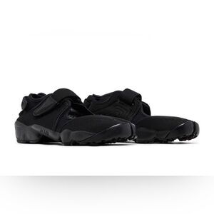 Nike Women’s Air Rift ‘Triple Black’